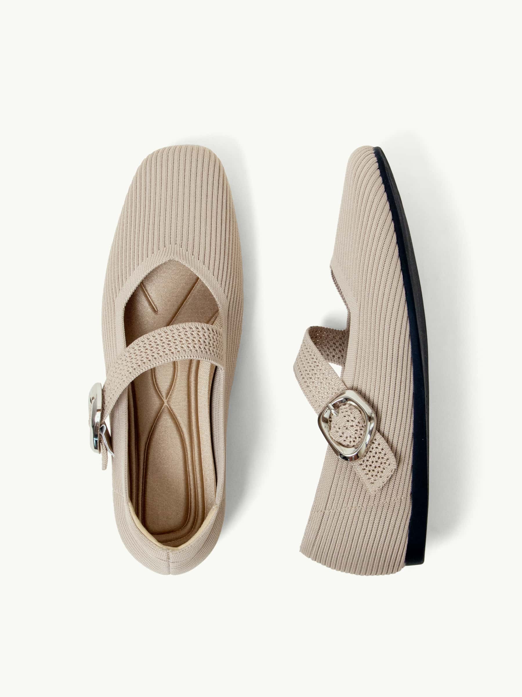 Square-toe V-cut Mary-jane